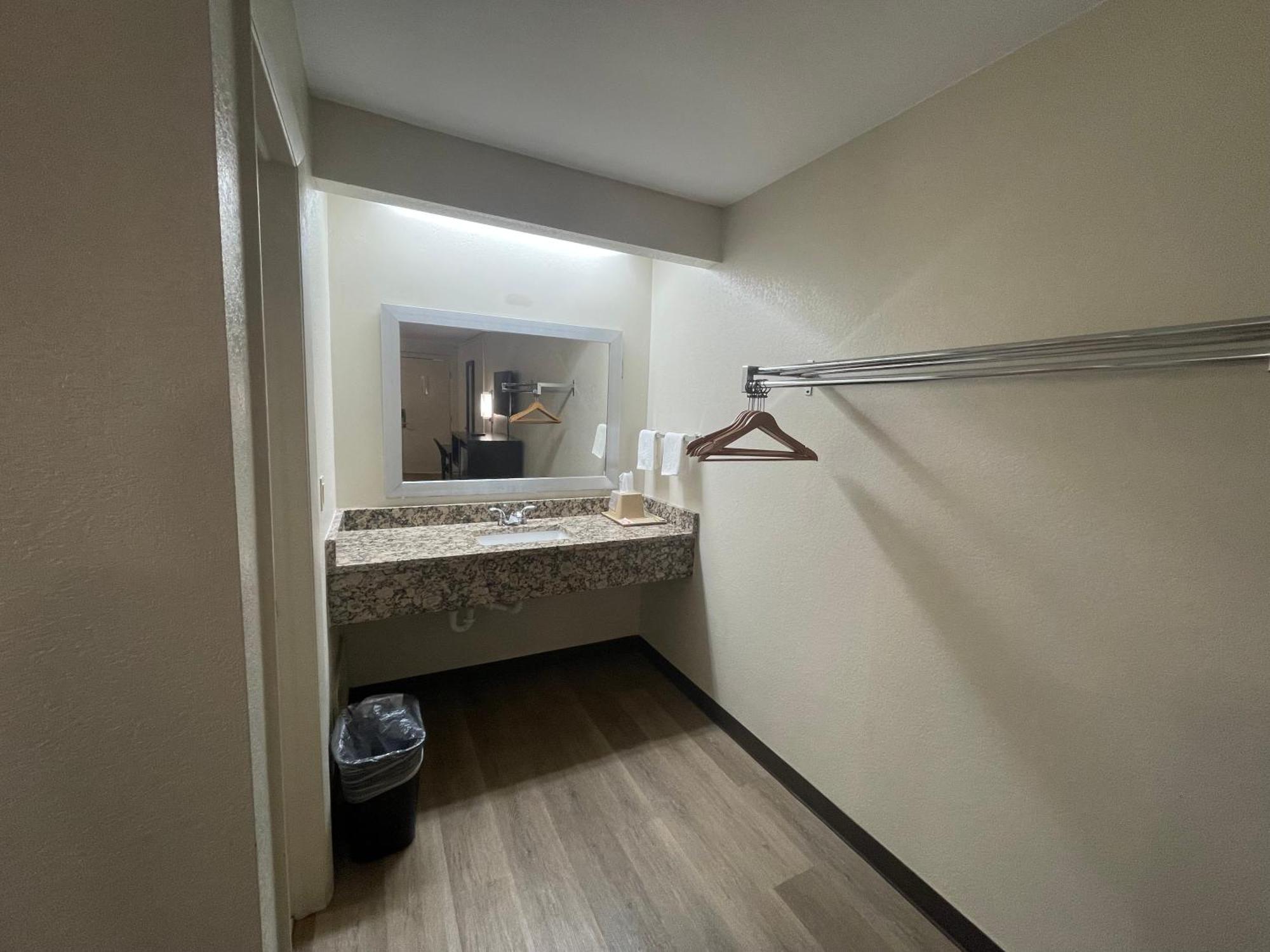 Royal Inn Motel Фредериксберг Экстерьер фото